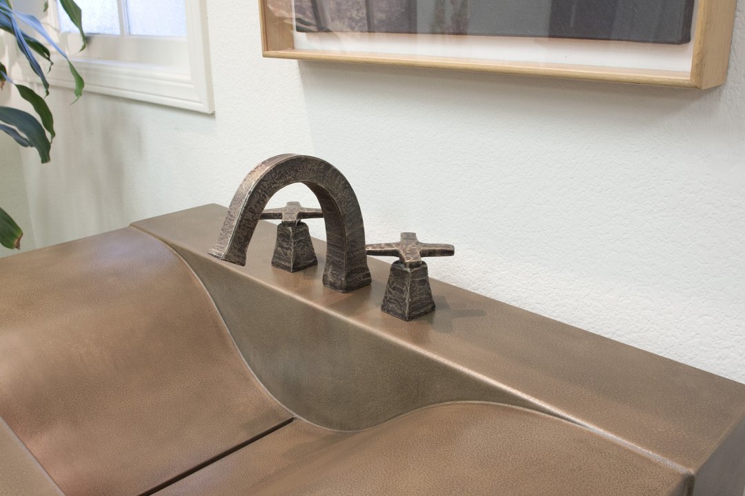 Imagine solid concrete with a permanent metal finish. That's our MetalCrete®, and here's a WaveSink in real bronze. Shown with hand-forged CiXX faucet from #sonomaforge.
#sonomacaststone #restorationhardware #moderndesign #interiordesign #design #luxuryhomes #styleinspiration