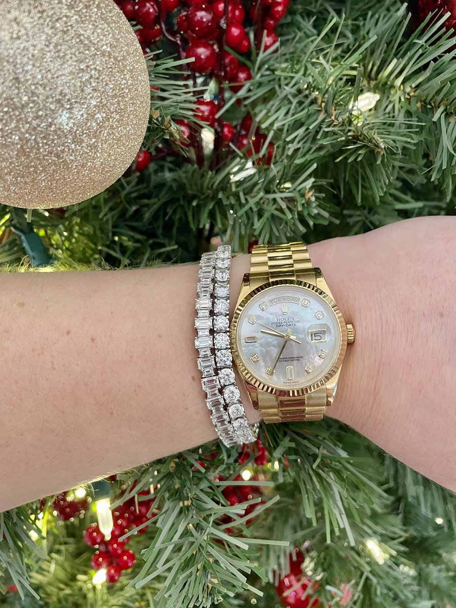 DaoudsJewelry's tweet photo. We're here today until 5pm to help you find those special gifts for the holidays. Any of these will make her smile. 🎄🥰🙂
#daoudsfinejewelry #126yearsinbusiness #jewelry #gifts #holidaygifts #christmasgifts #earrings #bracelets #rings #necklaces #watches #preownedwatches https://t.co/gWteJXOvv5