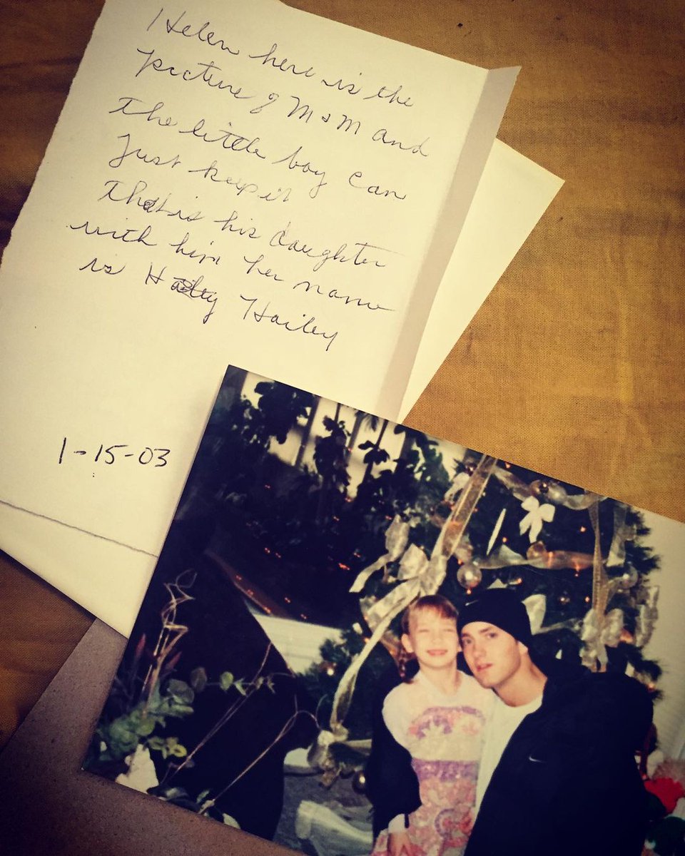 xiaoyuannb880's tweet photo. Eminem with Hailie on Christmas Eve 2002. https://t.co/QQSLc8uv4Y