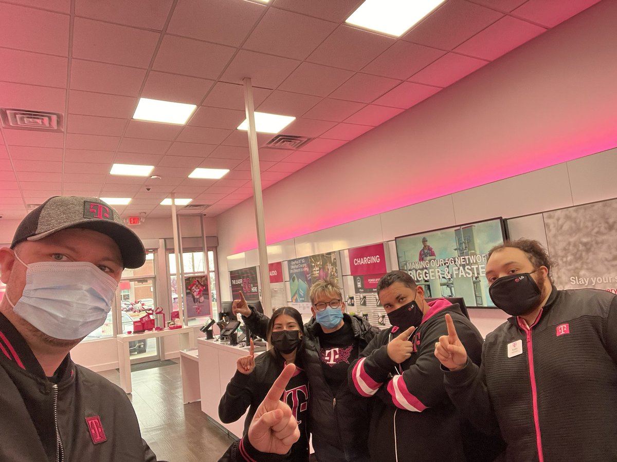 We are here until 5pm today for all your last minute holiday needs! #beastmode <a href="/vsamples25/">Vicki Samples</a> @Julio_Galleg41 <a href="/TimMiller44/">Tim Miller</a> <a href="/pedrobyers1/">Pedro Byers</a> <a href="/tglover187/">Terrance Glover</a> <a href="/TCCMobile/">TCC Wireless</a> @Wireless4TCC