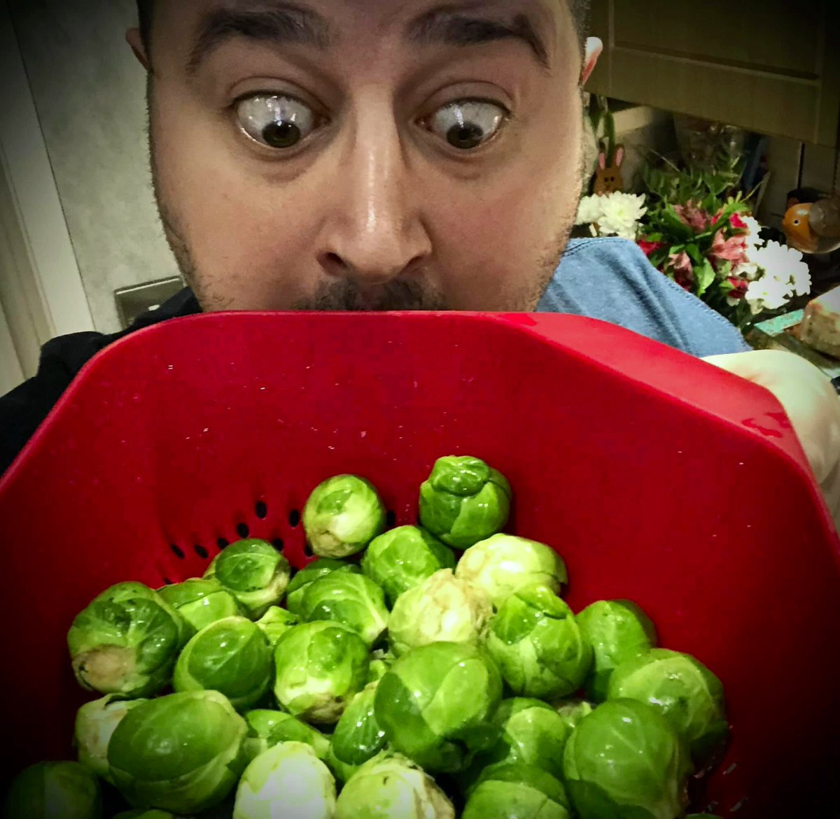 SimonGBrooks's tweet photo. Who’s eating sprouts tomorrow?
#TeamSprouts 🟢
#YukSprouts 🚫 https://t.co/fqpdvdCEv3