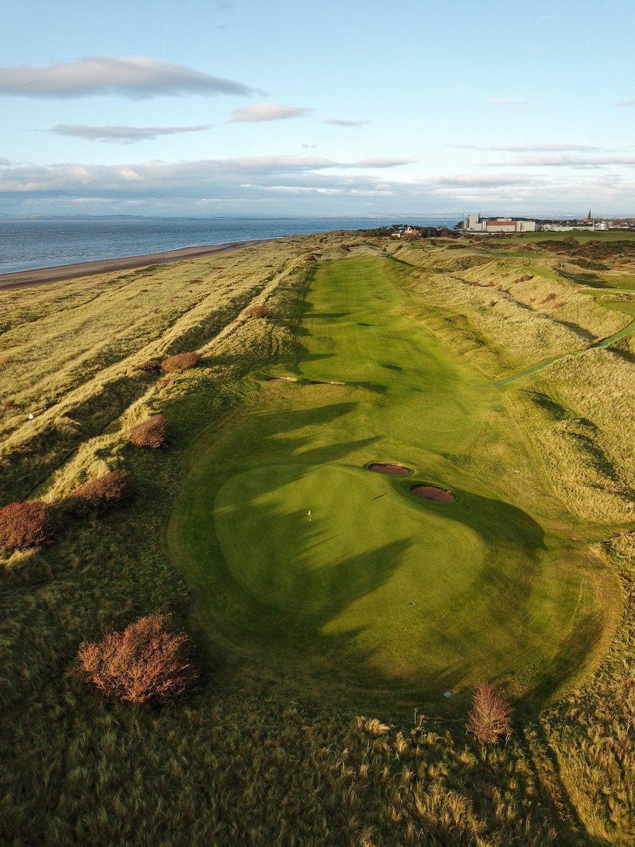 sillothgolfclub's tweet photo. Merry Christmas and a Happy New Year from everyone at Silloth on Solway Golf Club. We look forward to seeing you on the links in 2022. https://t.co/Kij3EMsmms