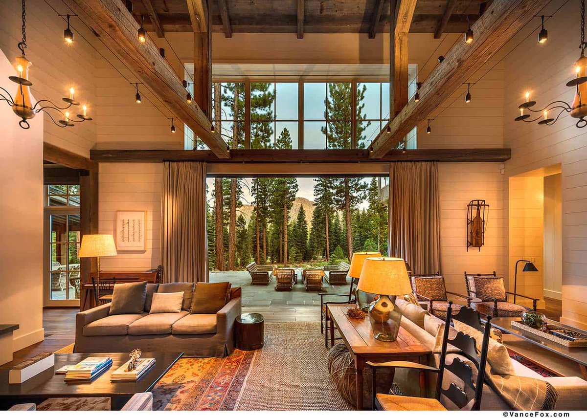 OneKindesign's tweet photo. Warm and cozy mountain style farmhouse nestled in the Sierra Nevadas https://t.co/h9MPLHBeER https://t.co/1sPmpslqa1