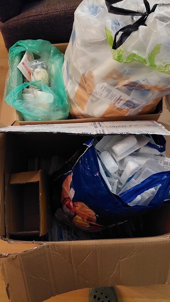 wimako's tweet photo. Wij mochten van een verbandtrommel winkelier een mooie donatie ontvangen in de vorm van een goeie 10 kilo oefenmateriaal. Die bewaren zorgvuldig voor als het weer mag.  BEDANKT! https://t.co/DOnGFuPm1r