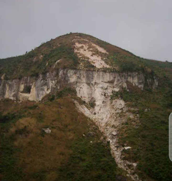 CrossYoka's tweet photo. [Thread]
Mangengenge (Pic Mense)
il se trouve au sud de la commune de la Nsele (Mpasa II).
une chaîne de Colline qui culmine à 710m et est donc visible à plusieurs dizaines de kilomètres.1/ https://t.co/P0i1rUifcy