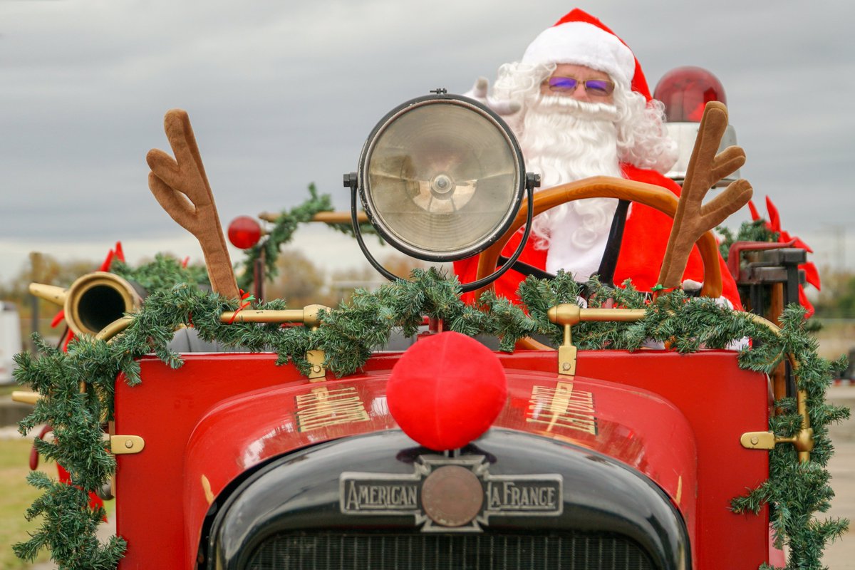 MayfairTaxi's tweet photo. Guess who is on the way? All the best this Christmas from the Mayfair family to you and yours #mayfairtaxi. https://t.co/4dK7xHx3Ob
