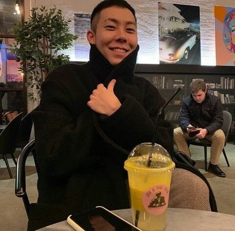 HrTmorVJEv6hRP7's tweet photo. 🎉25122021🎉

💛HAPPY LOCO DAY💛
Happy birthday to handsome men 

#LOCO #LocoDay #HappyLocoDay @satgotloco https://t.co/gBOTxq7XAL