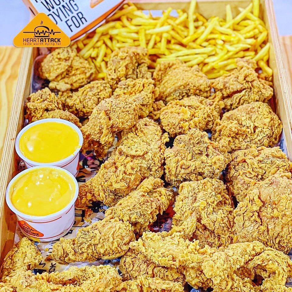 GatePlaza's tweet photo. Shoutout 📢 to all Crispy Chicken lovers!
Perfect enough to taste from the screen🍗🍔
Stop by + treat yourself to their delicious taste!
Heart Attack

#friedchicken #chicken  #food #instafood #yummy #delicious #foodlover #foodblogger #fries #dinner  #lunch #fastfood #tasty https://t.co/FNPDi10Ksw