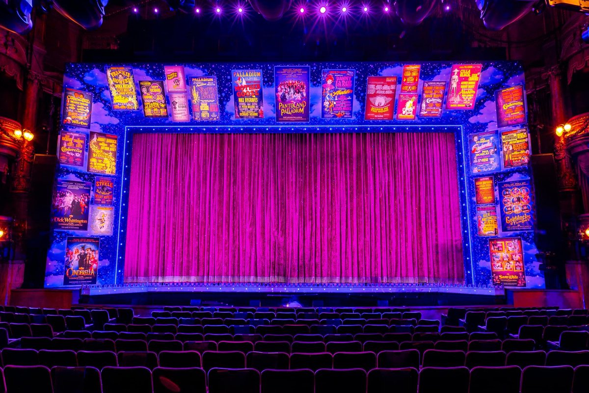 YesRobb's tweet image. Well that was a perfect start to the Christmas celebrations. So much fun at @PalladiumPanto #panto #london #ChristmasEveEve