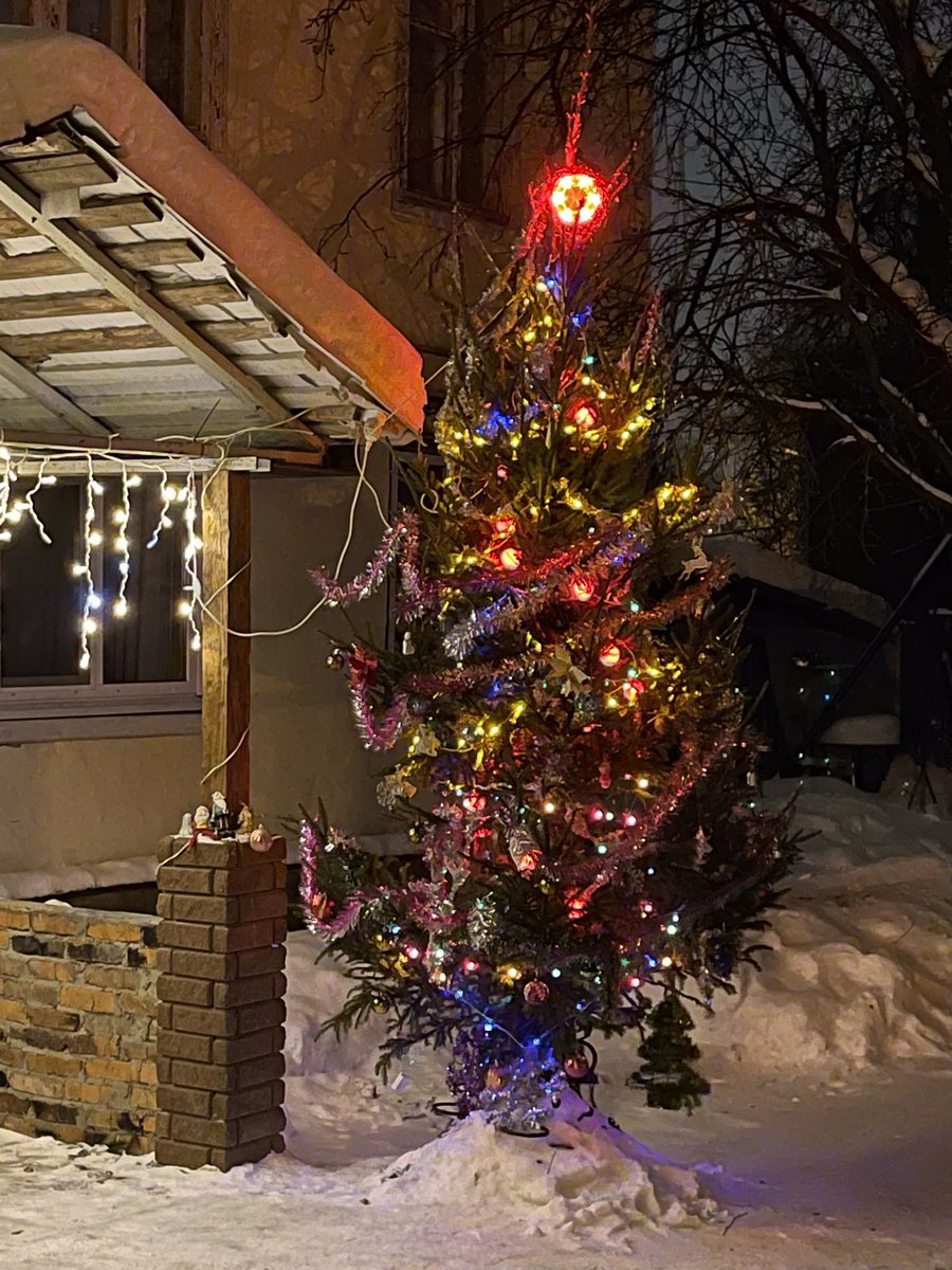 YuraVoloshin's tweet image. #Ёлка 🎄 #водворе #старыедома #Россия #Рождество