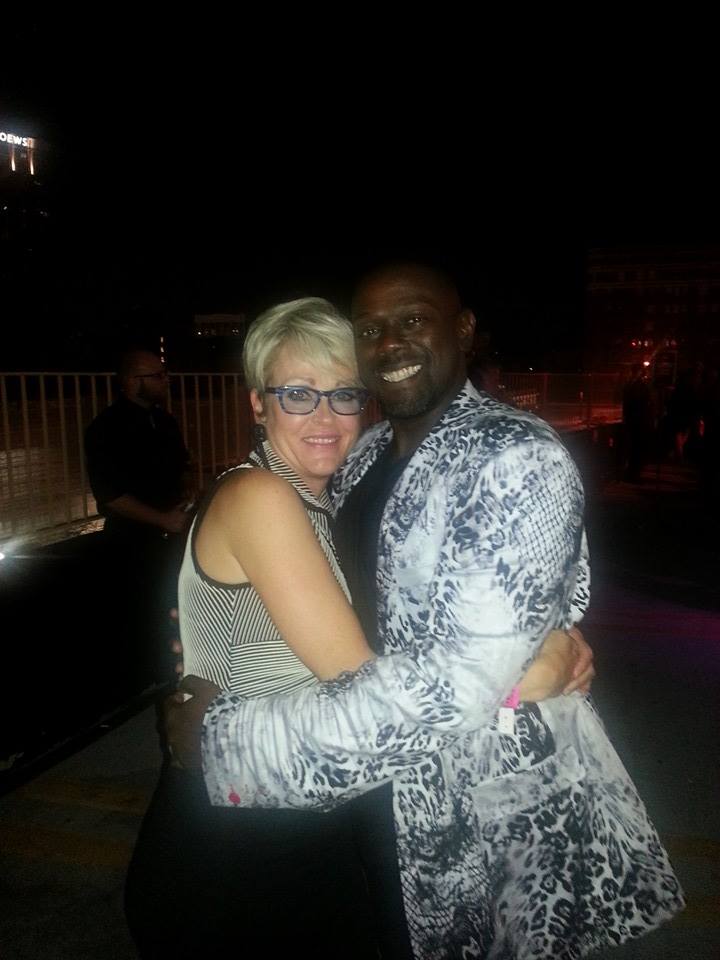 Blackoak30's tweet photo. That time I got to take a cute picture with @LoriJulia # https://t.co/VGqpcw84Bo