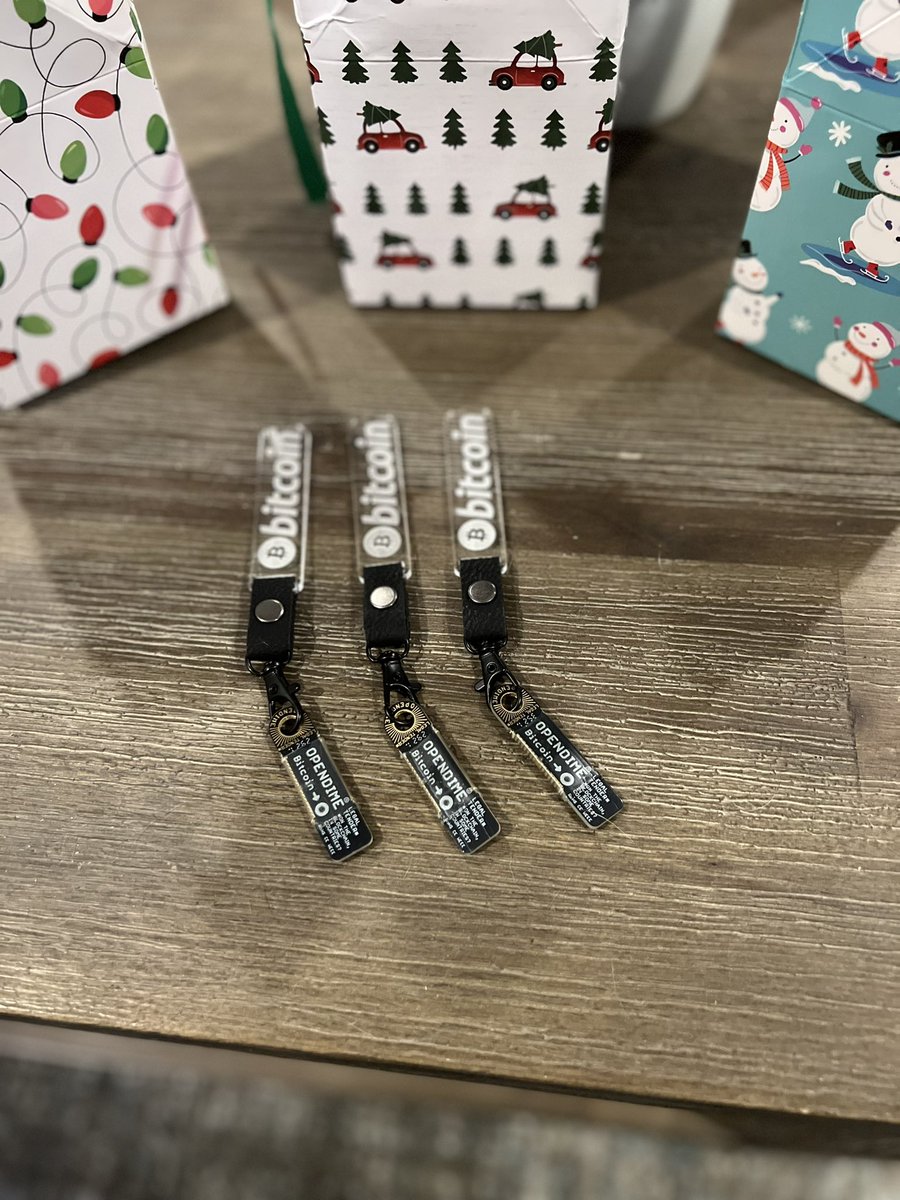 matmillerstrong's tweet photo. @TheCryptoLark Orange pilling my girlfriend’s family #Bitcoin @OPENDIME https://t.co/lVtRqCaxTW