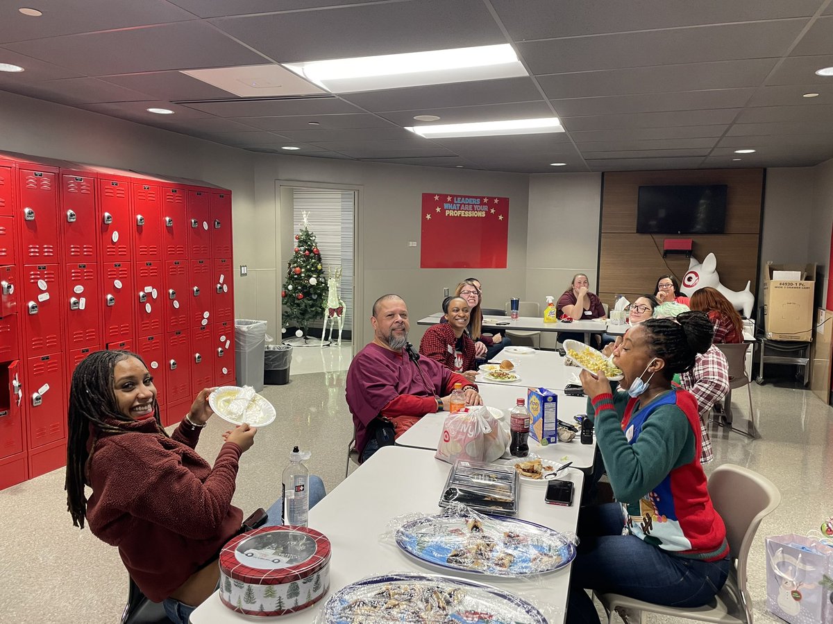 We’re in the Christmas Spirit at #0622!!! Having a family feast of Shorty’s in the break room and exchanging secret Santa gifts. You can feel the love ❤️ <a href="/Kay_Moore81/">Kay Moore</a> <a href="/JenniSilverth11/">Jenni Silverthorn</a> <a href="/aleahmarie19/">Aleah Jacinto</a> <a href="/TargetCher/">Cherese C</a>
