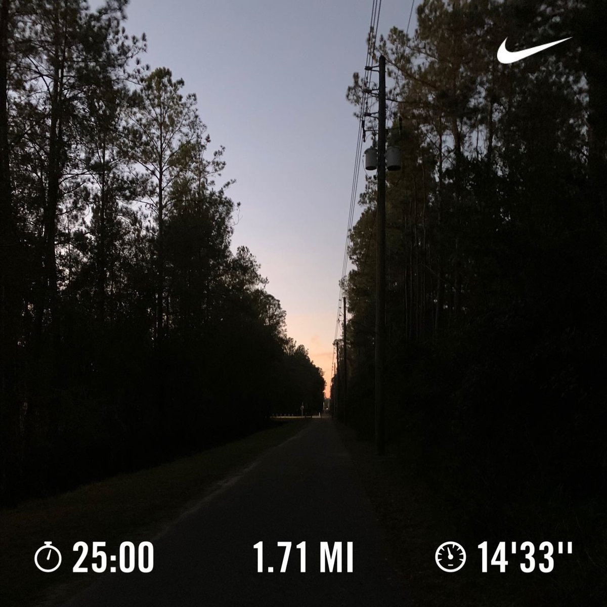 AmyCarrao's tweet photo. Celebration run with ⁦@bennettrun⁩ this morning. 🥳💃🏻 A toast to you, Coach: thanks for always celebrating my runs and wins with me. Hope you enjoyed the sunrise this morning as much as I did. Cheers!🍻 https://t.co/iCF2J2ESRf