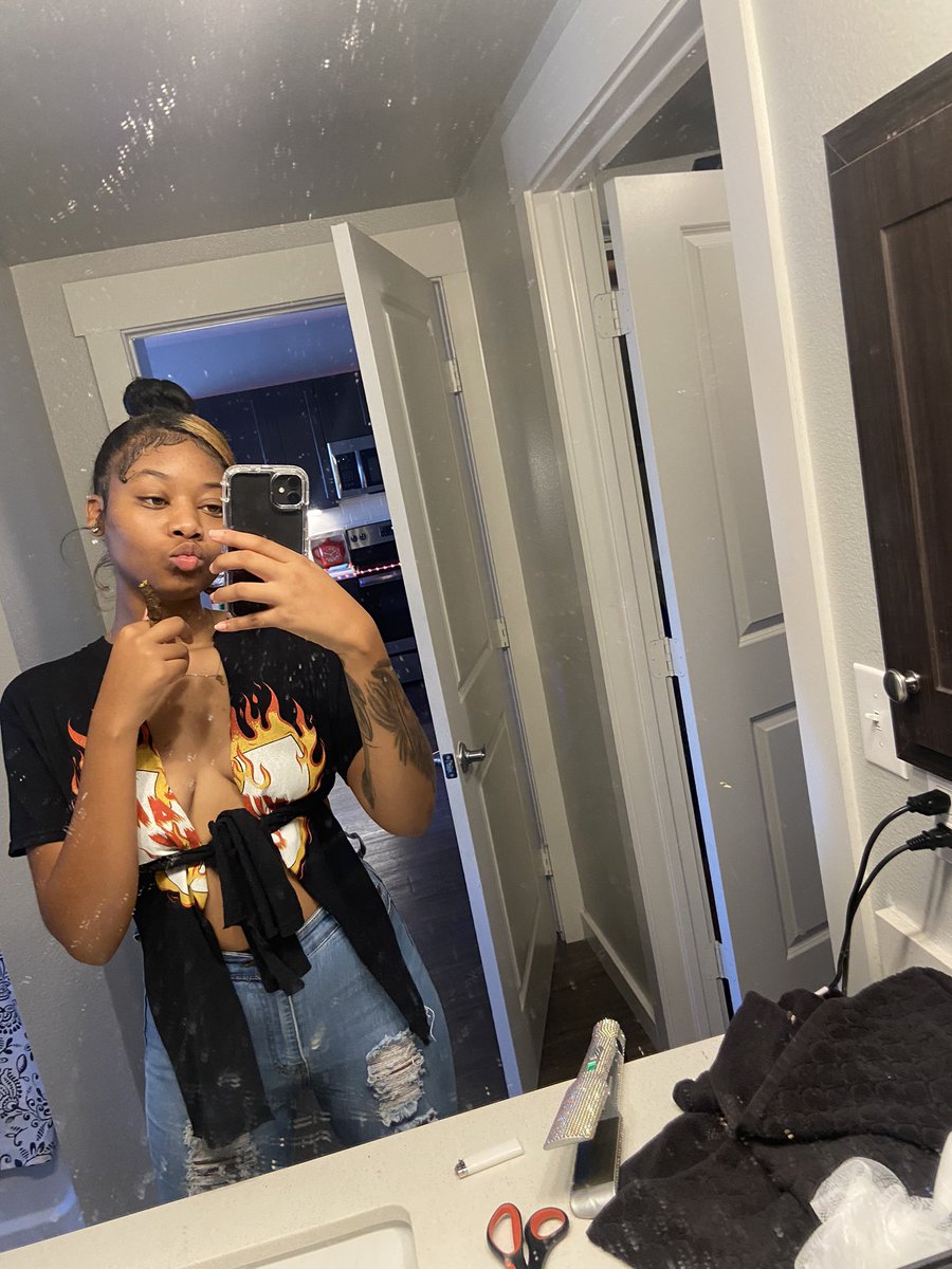 K3dabrattt's tweet image. Hey Siri play “Power” by Kevin gates #LLJ❤️