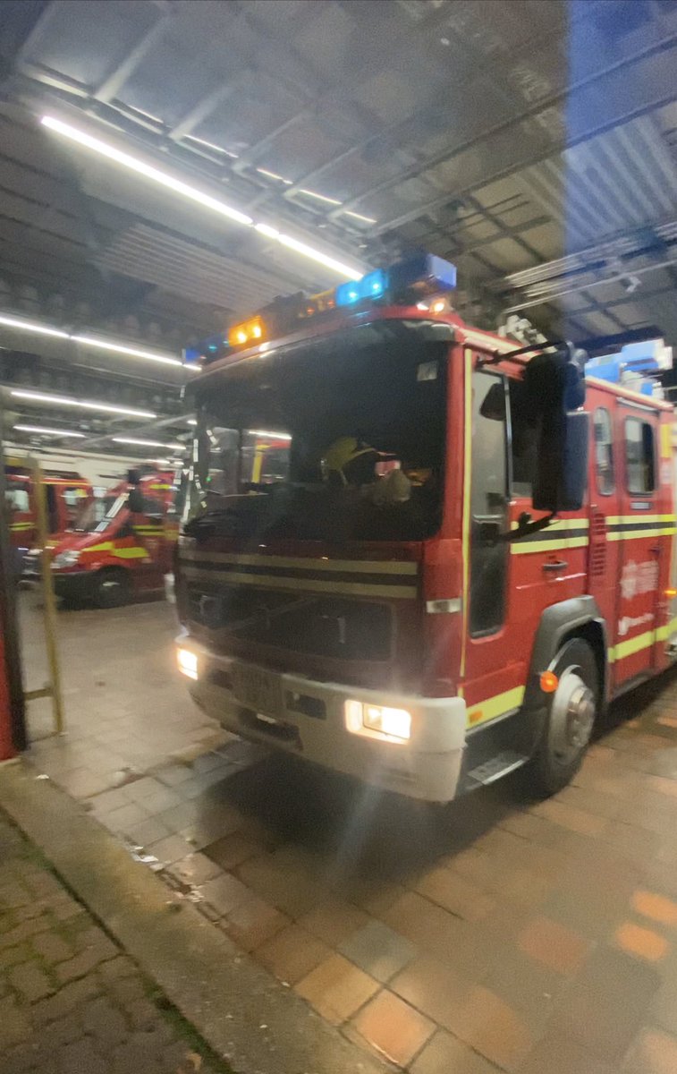 Southsea24's tweet photo. P6 straight back out the door! #specialservicecall #busyone ? #southsea #firefighters #hiwfrs https://t.co/E67SA7XaKg