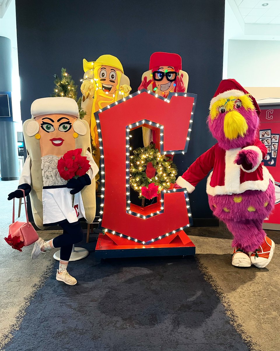 CleHotDogs's tweet photo. Happy Holidays, @CleGuardians fans! ❤️💙 https://t.co/FpSWtHYatb
