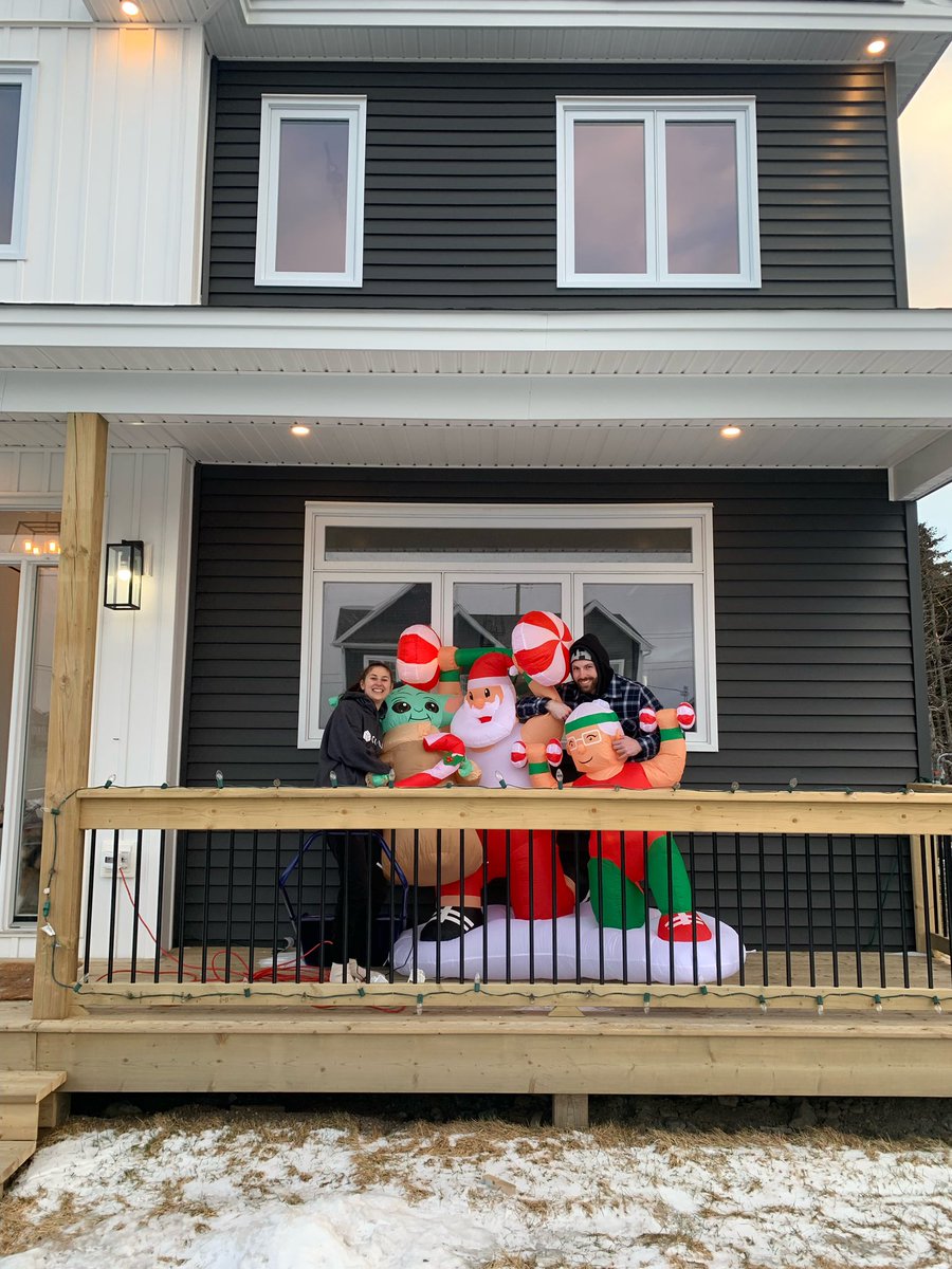 adamkeatingnl's tweet photo. Isolation (awaiting COVID test) means we will miss Christmas dinner for the first time.

So @rileythiessen family brought us some new friends we could have dinner with instead 😅

Happy holidays everyone ❤️ https://t.co/boE1wMBYPf