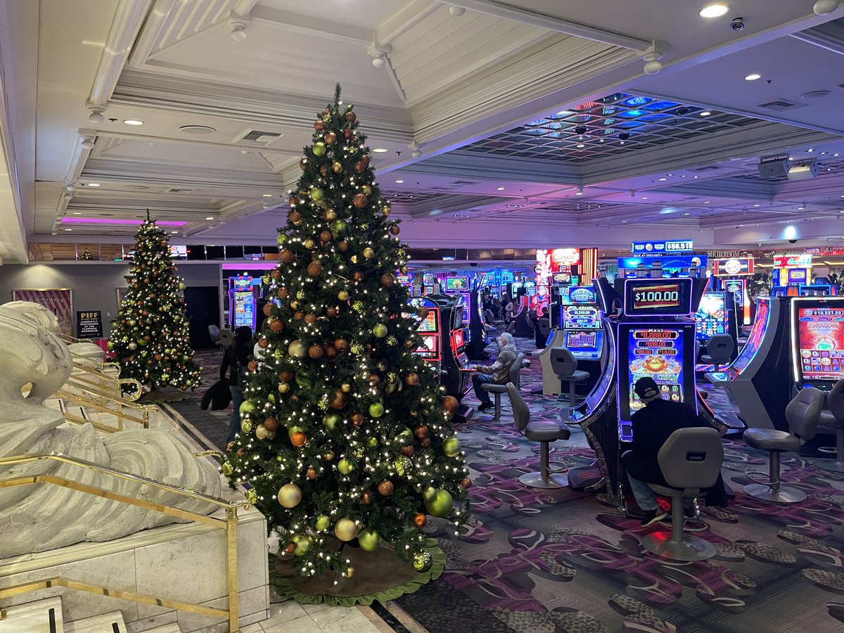 Fab holiday vibes on the casino floor 🎄 #HappyHolidays #4EverFabulous