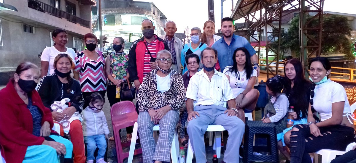 juandrioscamara's tweet photo. El verdadero sentido de la navidad es la unión y la solidaridad. Como país debemos unirnos en un propósito de bienestar, respeto a la diferencia y apoyo entre unos y otros. 
La construcción de un mejor mañana debe convocarnos a todos y todas.

¡Feliz Navidad!
#Antioquia #Colombia https://t.co/j9YT5nj11U
