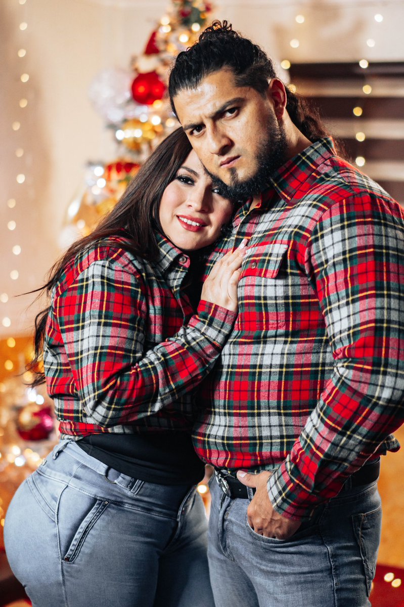 rushtoroblanco's tweet photo. QUE EL AMOR , LA PAZ Y LA PROSPERIDAD
LLENE SUS HOGARES DE MUCHA ALEGRÍA Y BENDICIONES!!!
EL TORO BLANCO RUSH Y MI FAMILIA
LES DESEAMOS UNA FELIZ NAVIDAD Y PRÓSPERO AÑO NUEVO!!!
@Mariah_Rush22
#RushJr
#ToroBlancoRush
#FelizNavidad
#nopasanada👊🏿 https://t.co/j7Ipb0Slqr