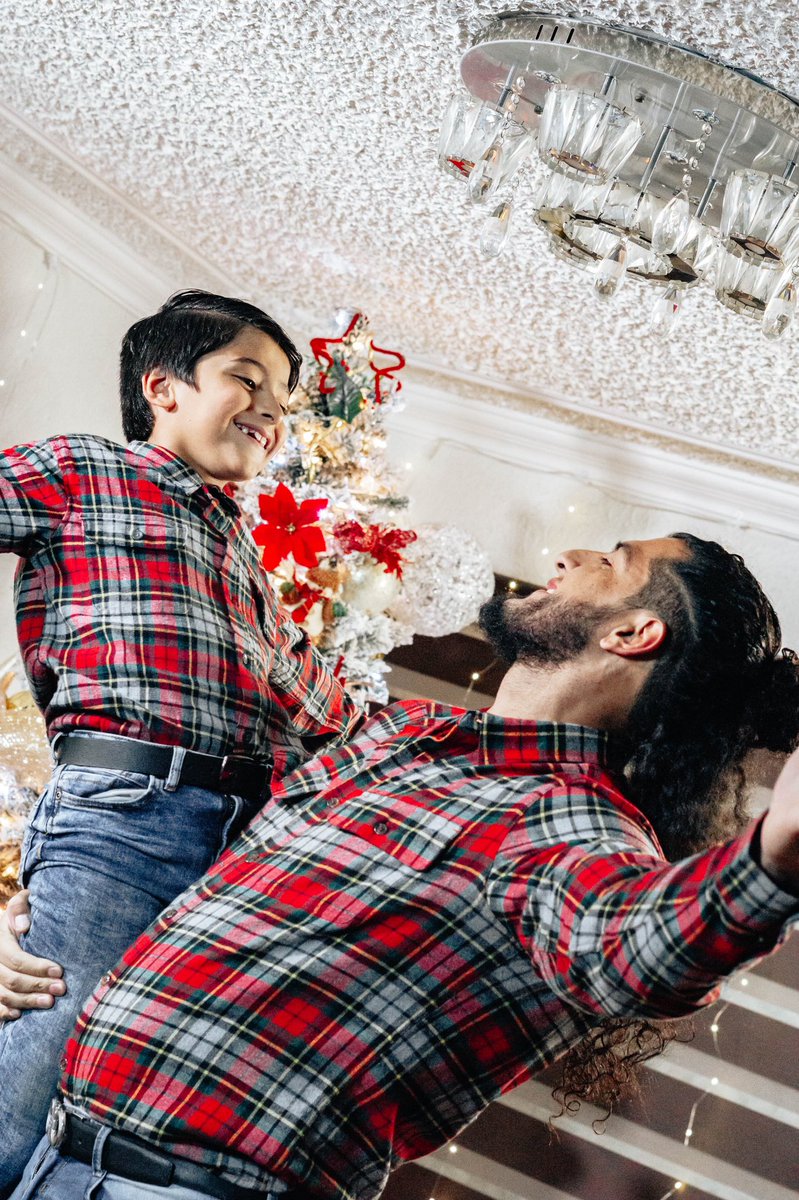 rushtoroblanco's tweet photo. QUE EL AMOR , LA PAZ Y LA PROSPERIDAD
LLENE SUS HOGARES DE MUCHA ALEGRÍA Y BENDICIONES!!!
EL TORO BLANCO RUSH Y MI FAMILIA
LES DESEAMOS UNA FELIZ NAVIDAD Y PRÓSPERO AÑO NUEVO!!!
@Mariah_Rush22
#RushJr
#ToroBlancoRush
#FelizNavidad
#nopasanada👊🏿 https://t.co/j7Ipb0Slqr