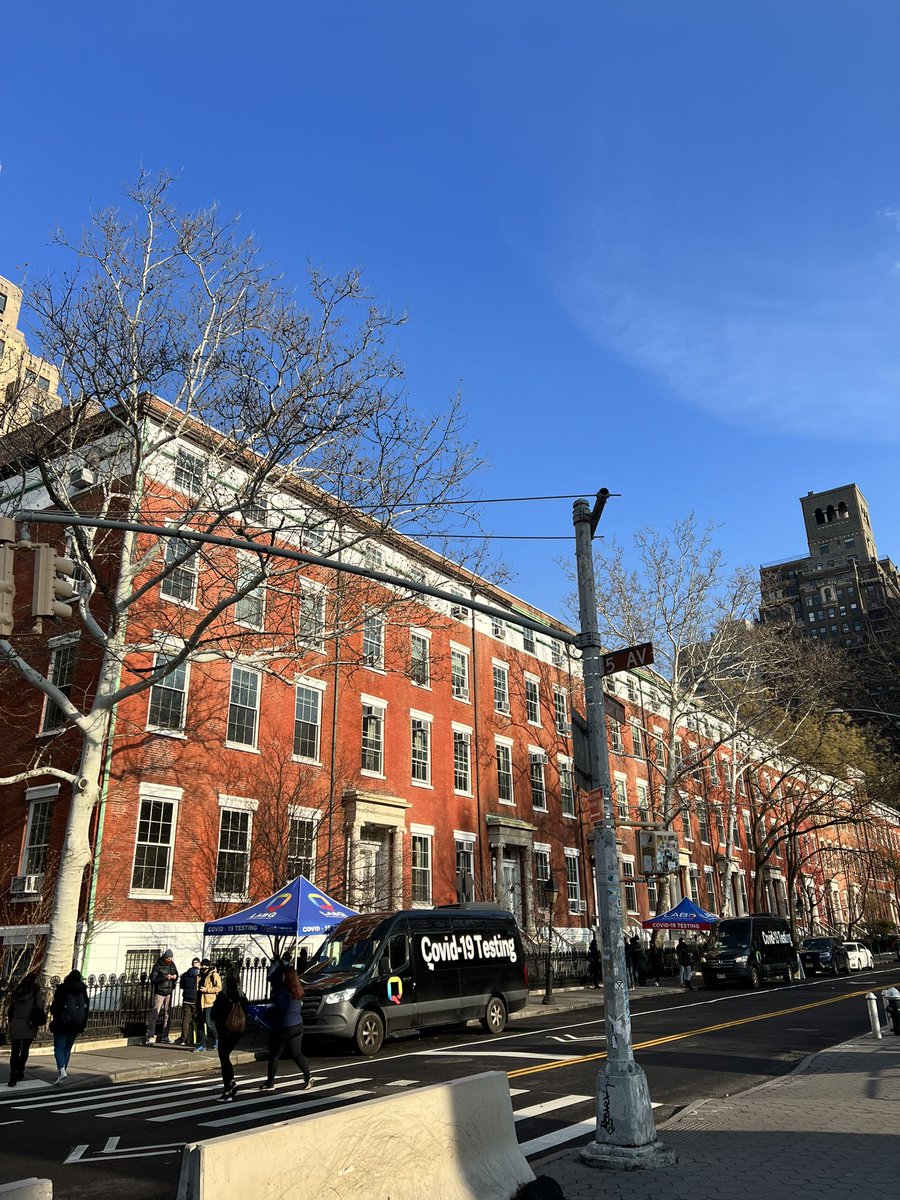 robotogaga's tweet photo. Hey guys, I don’t know what the turnaround time is but there are multiple Covid testing booths with very short lines in front of the arch at Washington Sq Park, on Wash Sq North. #covid19 #testingsites #pcrtest https://t.co/EA23lARJQq