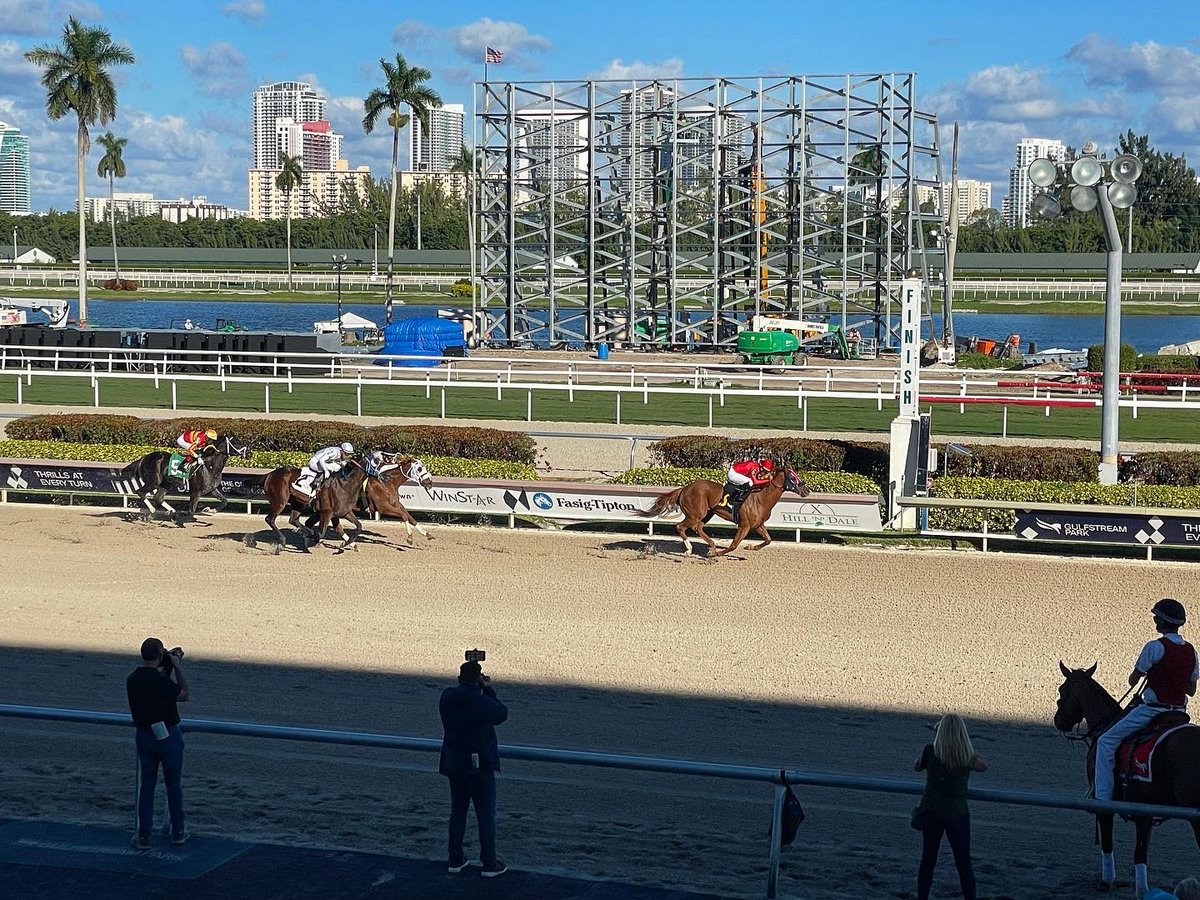 ShaneHunterlive's tweet photo. Enjoying Live Action 🐎 horse racing at Gulfstream Park!! Gotta throw in a few simulcast bets too 💰. Merry Christmas 🎄 and Happy Holidays!! #horseracing #gulfstreampark #santa #4 #winner #horsebetting #floridawinter #greatfriends #happyholidays #merrychristmas https://t.co/UgWqI3NGxt