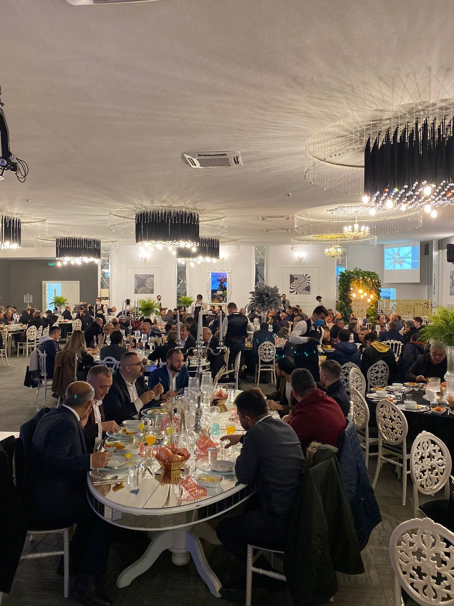 erkanahmet38's tweet photo. 2022 Yılında yapılacak olan Otobüsçüler Odası Genel Kurulunda arkadaşlarım ile birlikte yönetim kuruluna adaylığımızı açıkladığımız, siz değerli esnafımıza yaptığımız  bilgilendirme ve istişare toplantısına katılımlarınızdan dolayı şahsım ve arkadaşlarım adına teşekkür ediyorum. https://t.co/bAJH2sujGb
