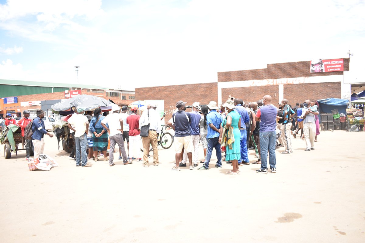 SWRGNZim's tweet photo. Meli Ndlovu The Cyclist making emphasis on the importance of observing all Covid 19 protocols and guidelines set by @MoHCCZim @MASOZimbabwe @BhasoMsv @skillsandtech @HCYF2020 @communitypodium @SibandaDionne @chelenyathi05 @RealBeefactor https://t.co/gCCPYOjLEn
