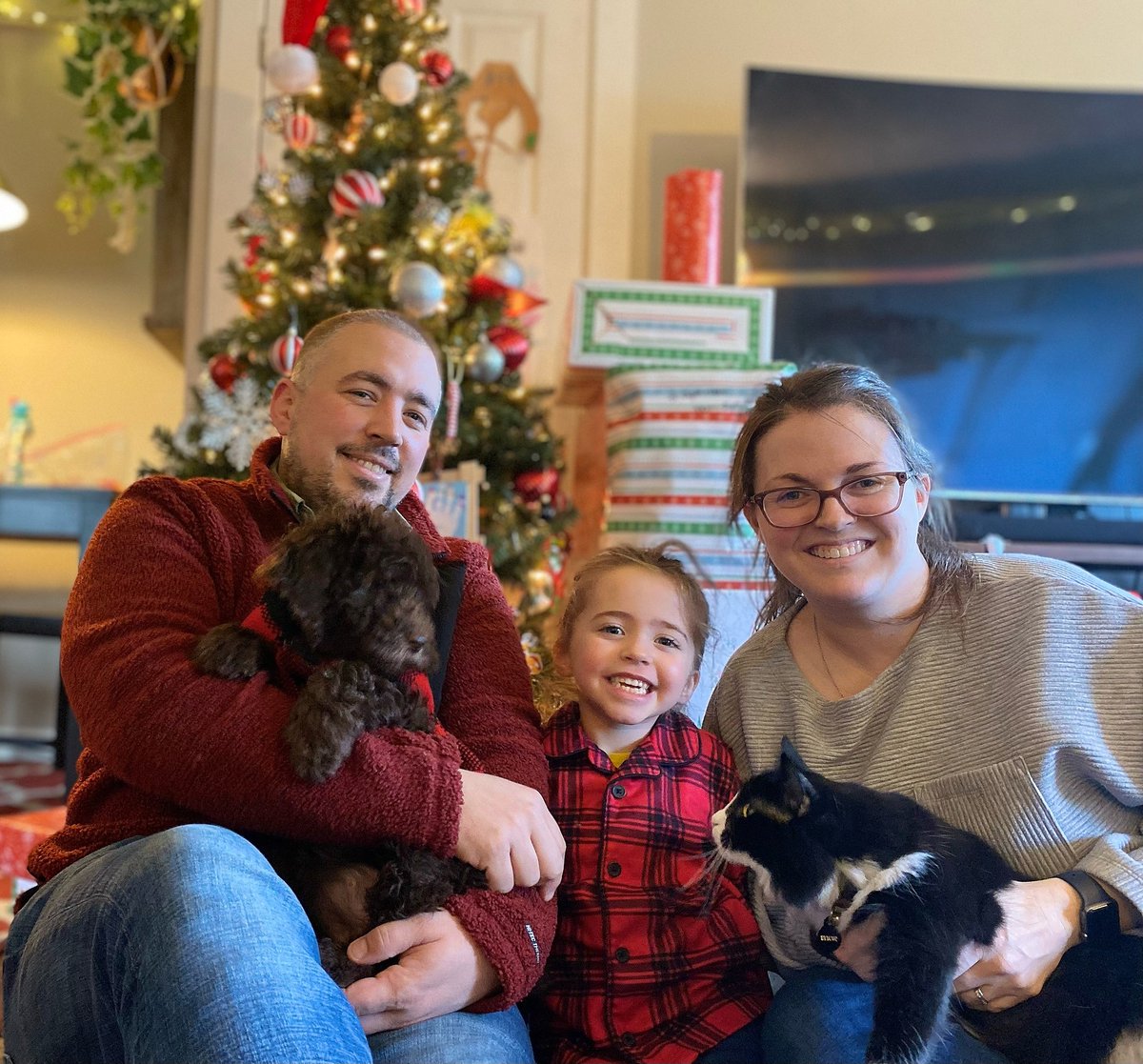 SMUCareerCenter's tweet photo. Merry Christmas Eve and Happy New Year from your Career Center team! We have some surprises for 2022 and can't wait to share them with you! https://t.co/5K2YW3AWx8