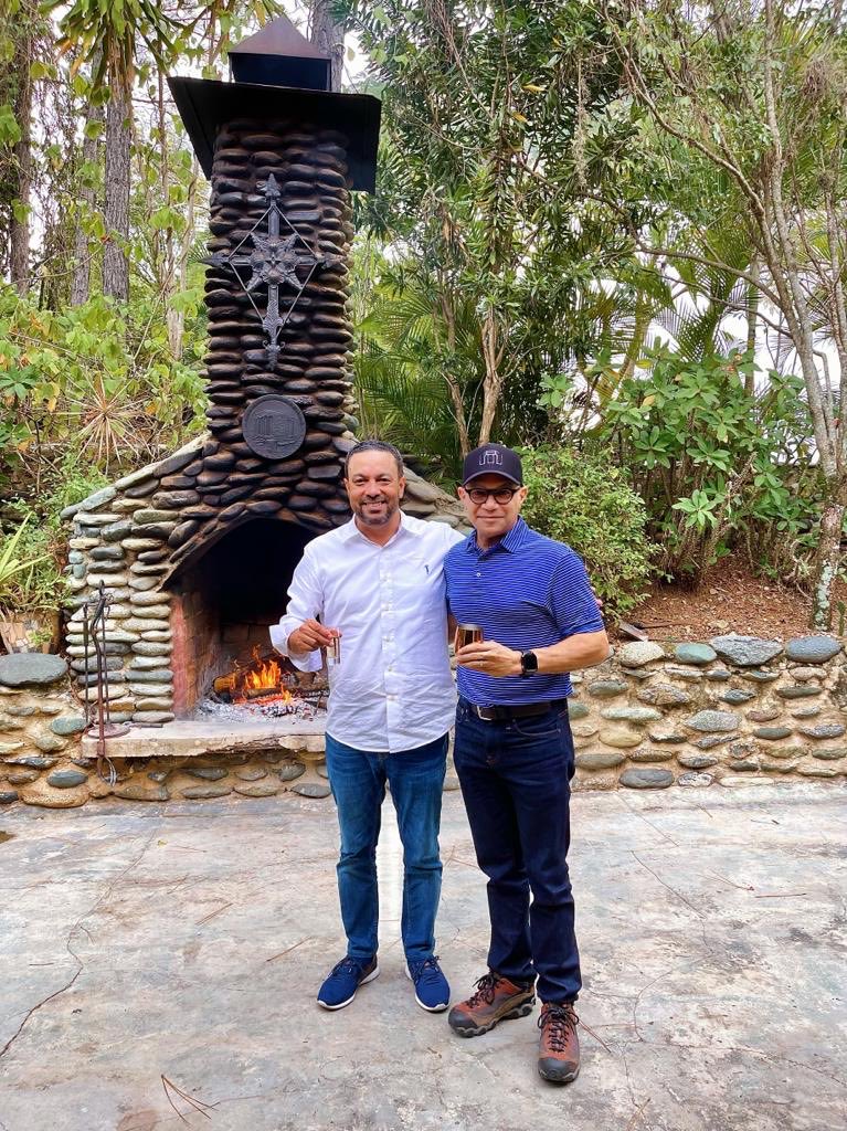 wmarteestevez28's tweet photo. Compartir en Sajoma con un hermano-primo como ⁦@AngelSalcedo⁩ @EncuentroTVShow ⁦@AngelinaWTSP⁩ ⁦@AngelSalcedoTV⁩ ⁦@YadiresNS⁩ https://t.co/h4x3ulNvUZ