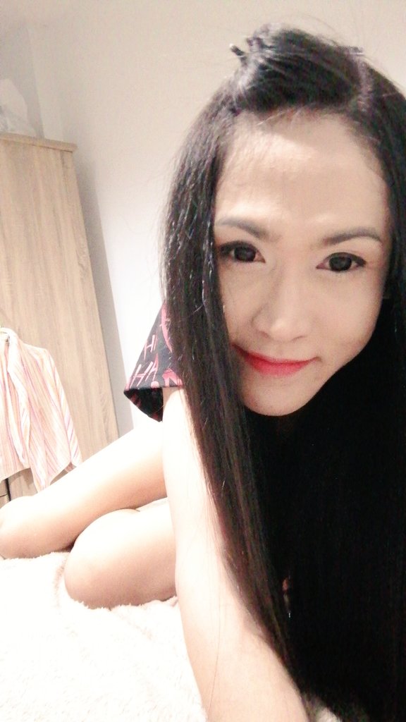 samartokok's tweet photo. @KYjtkzPeW3Ux1zx เริ่มเมาแล้วนะ​ ปะๆนอนกอดกัน https://t.co/jhRirICcqV
