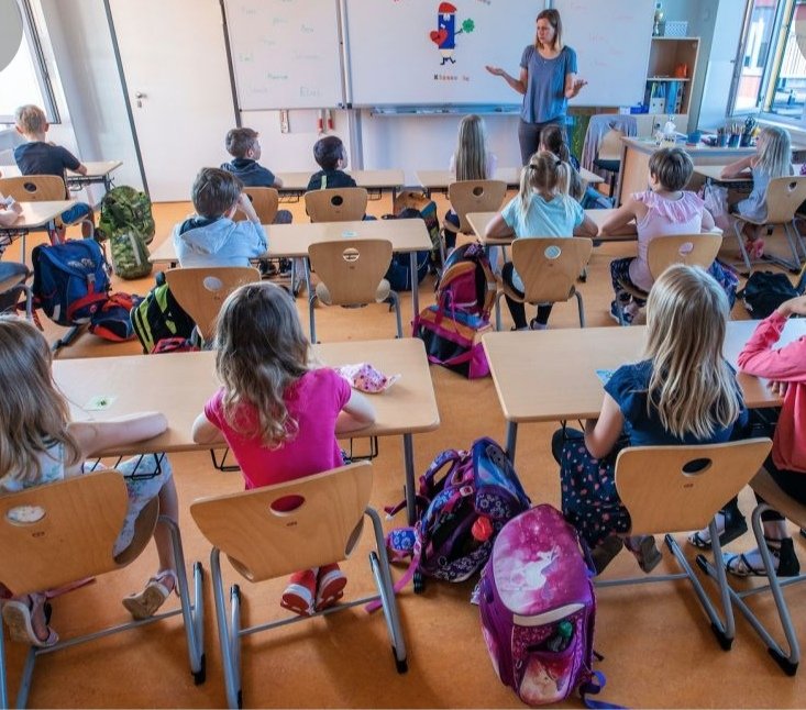 JosAnto05075188's tweet photo. Soy Maestro, hoy ceno solo, con coronavirus, di positivo el último día. Muchos compañeros están igual, tras un trimestre terrible en la escuela. Sin distancias, con sobrecargas, sin medios, sin filtros. Gracias a los responsables políticos, brindo por vosotros. https://t.co/Bq3JaokLtb
