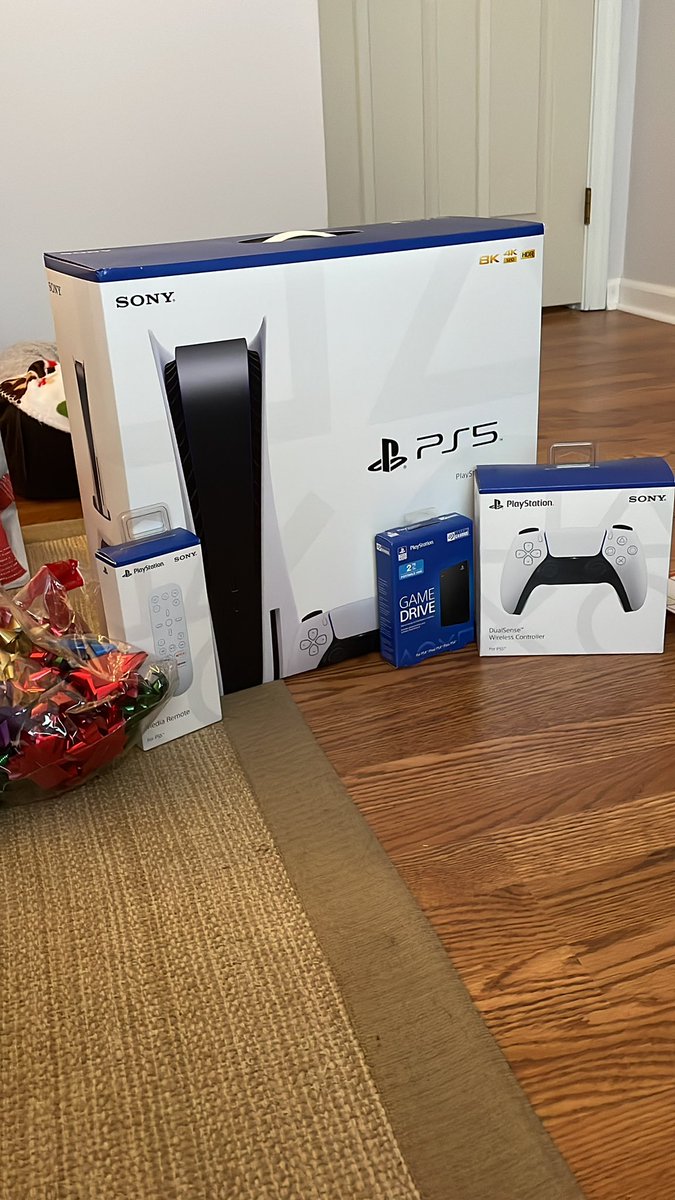 snasshan's tweet photo. I win Christmas, right??? https://t.co/3szmlbarlj