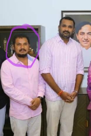 TeenmarMallanna's tweet photo. దాడిచేసినవాడు చేయంచినవాడు … ఒక రోజు మీక��� తప్పదు ప్రజల చేతిలో @bandisanjay_bjp @BJP4Telangana @Arvindharmapuri #MissingKTR #WhereisKTR https://t.co/NyJieSRlx5