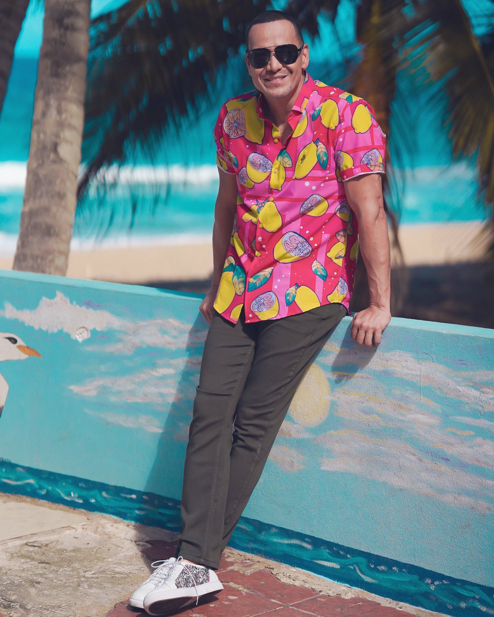 VictorManuelle's tweet photo. Paso a saludarles y desearles felices fiestas y sobre todo salud  . Los amo espero verlos pronto !! Ehhhhhhh https://t.co/ocTFAH23M0