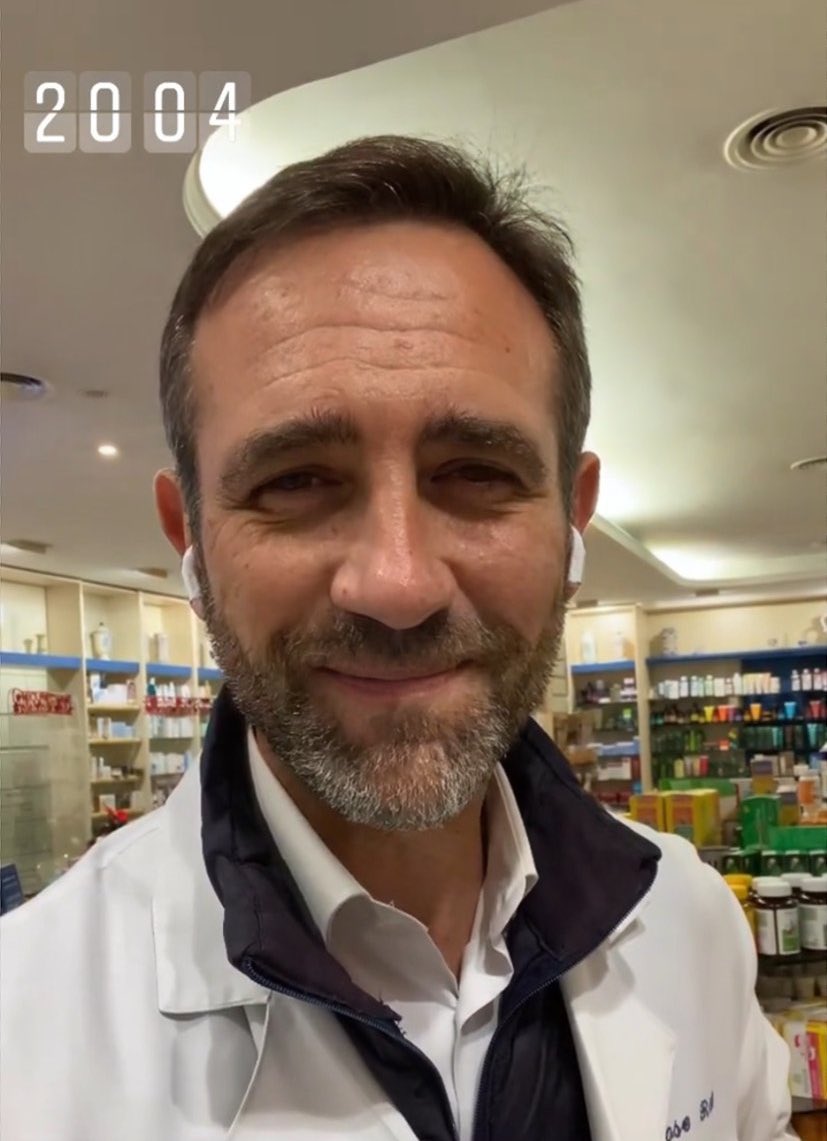 JRBauza's tweet photo. Saliendo de la farmacia a estas horas, y de vuelta mañana a primera hora, que tenemos guardia.
Feliz Navidad a todos, pero de manera muy especial para los que trabajan estos días.
¡Abrazo enorme y mucha felicidad! 🌲 https://t.co/GyofqG9pU8
