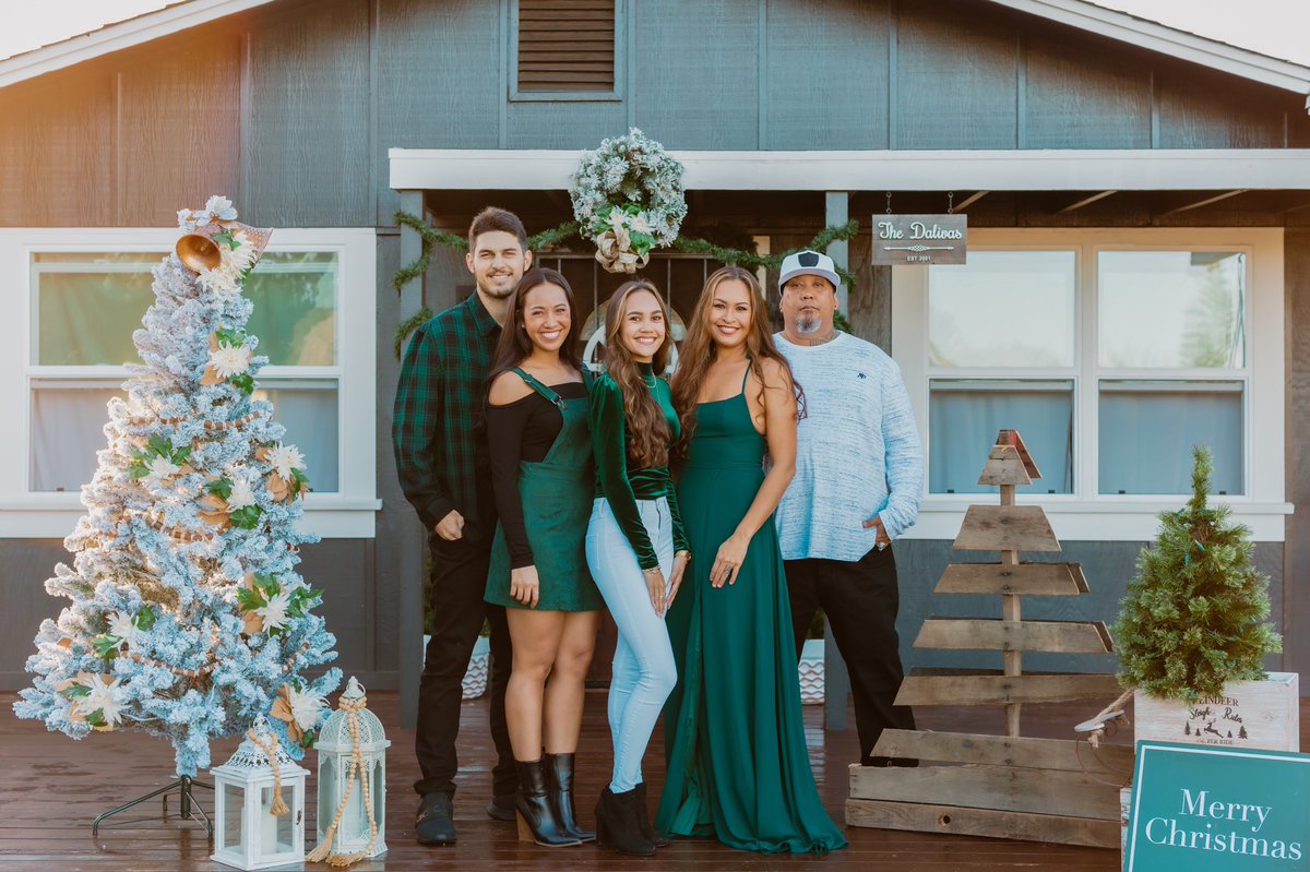 jourdooo's tweet photo. Merrryyy Chrysler, ish Chrimassss https://t.co/OEQSMMHPyp