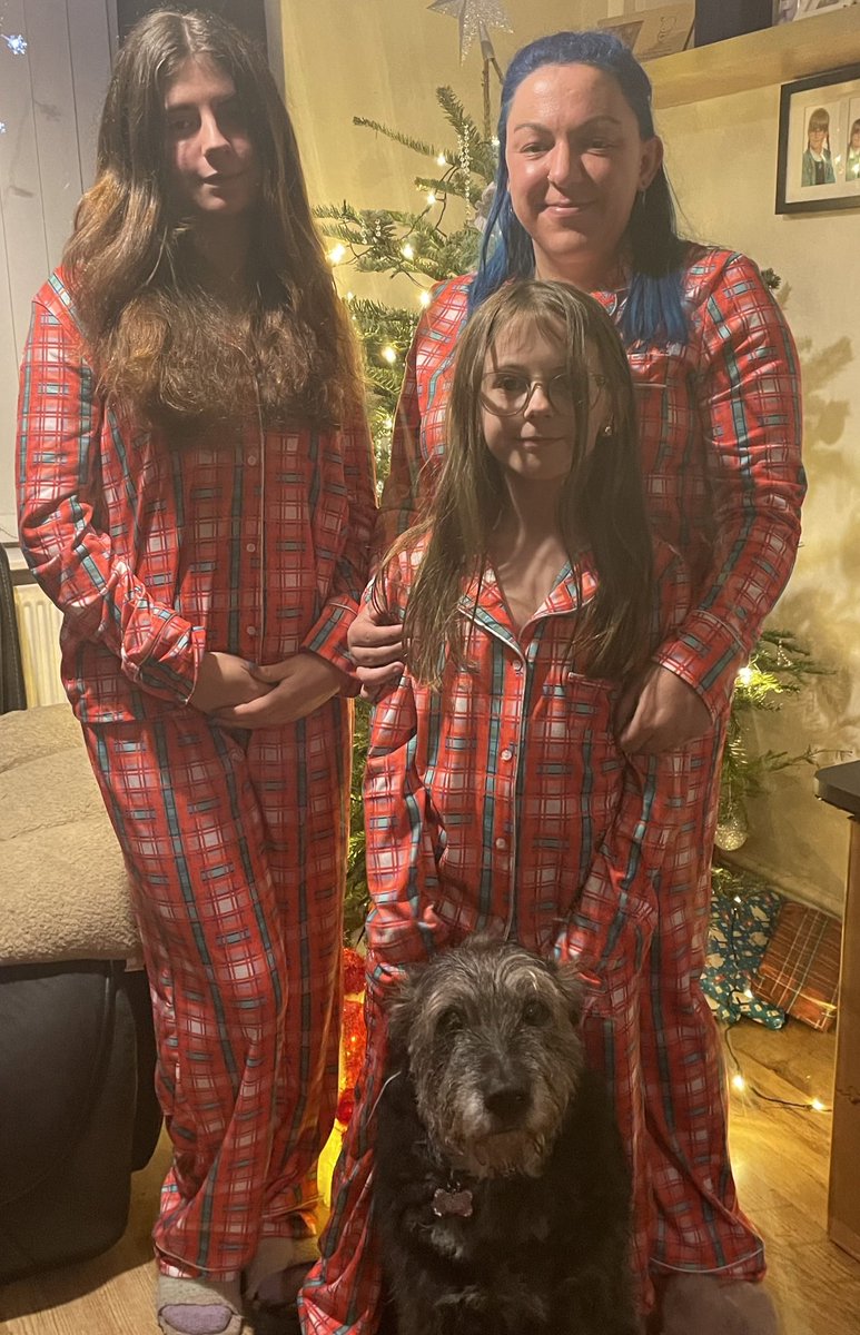 miscaz86's tweet photo. Merry Christmas Eve!!!! #christmaseve #dogincluded #matchymatchy https://t.co/PZjuJwazlg