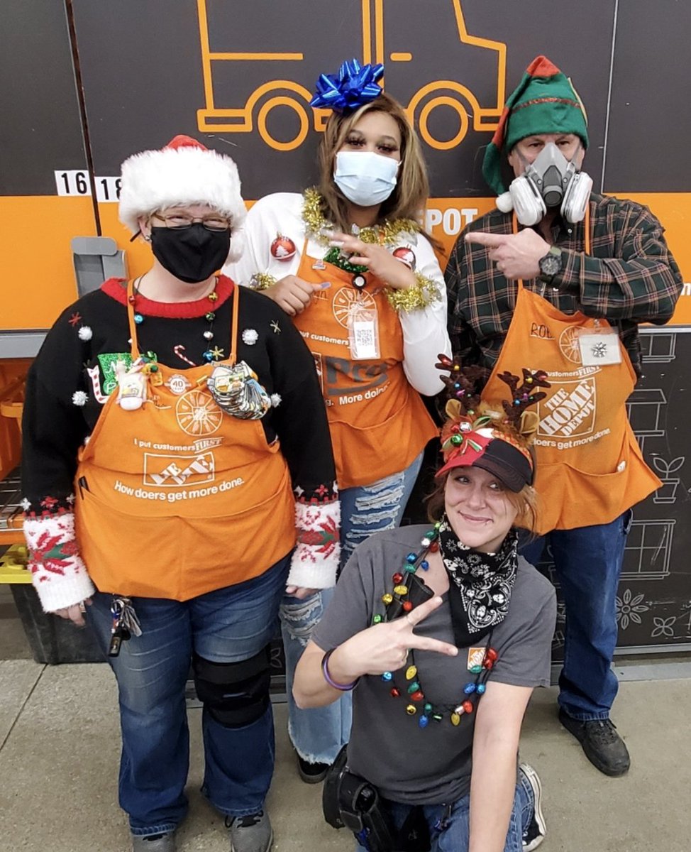 Phoenixfawlks's tweet photo. We got Santa, and Elf, Reindeer and a present for Christmas eve at #3806! 

@SabrinaH_3806  @TevanteB @Gibs_Leigha @Missy_Ashby_ @prettylipz216 @fuego_rojoDartz @Bucksr01Dave https://t.co/KGk8ePGjSQ