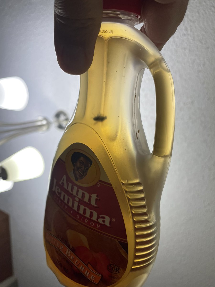 Goodthing21's tweet photo. I know @PepsiCanada is trying to get people to embrace the new logo but this is a bit much. #protein https://t.co/KdfglJVN6I