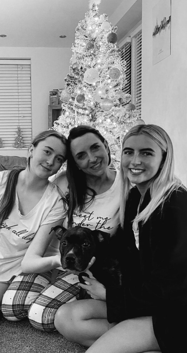 ColetteSummer14's tweet photo. Merry Christmas 🎄💖#family https://t.co/Ts62L1itDv