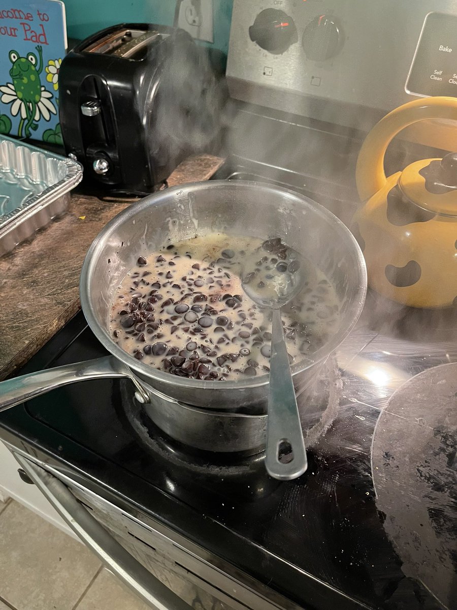 KnightOfNi222's tweet photo. I’m the Walter White of making fudge #YeahScienceBitch https://t.co/iJWGEw6nV6