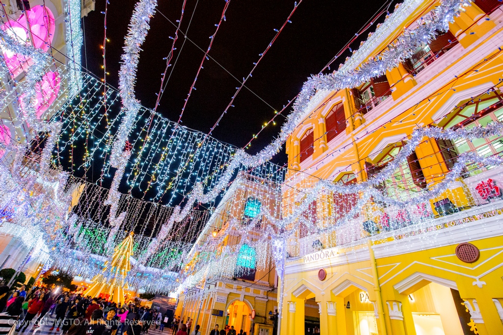 The Macao Light Festival guides you through the streets of Macao with beautiful and colorful light displays. 😊  #MacaoLightFestival