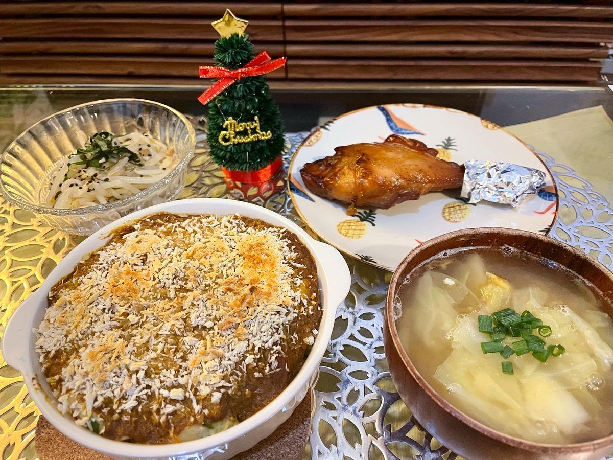 ha87prv's tweet photo. #カレードリア
#ローストチキン
#もやしナムル 
#ジャガイモとキャベツのスープ
.

#料理 #私料理 #手料理 #自炊 #料理記録 #ごはん記録 #オリジナルレシピ #レシピ記録 #定食記録 #晩ごはん #おうちごはん #おうち時間 #おうち居酒屋 #ディナー #晩酌 #おつまみ #つまみ飯 #料理好きな人と繋がりたい https://t.co/dlXKa3O8SR