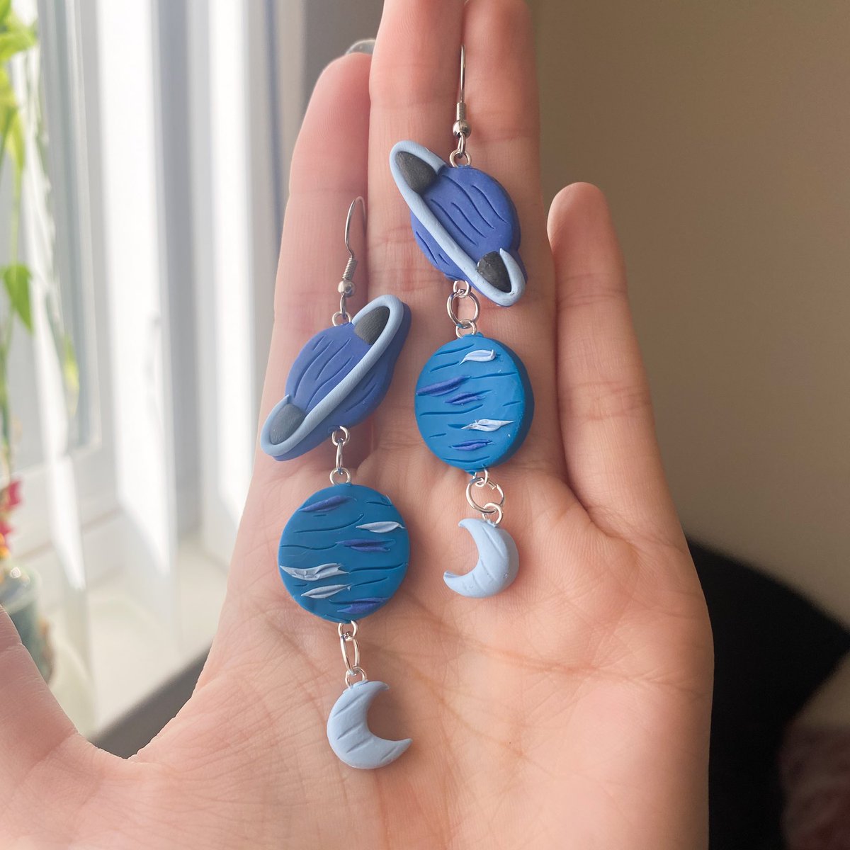 peripheralUS's tweet photo. these are the most ms frizzle earrings that i make probably https://t.co/wX3VO7rjb0