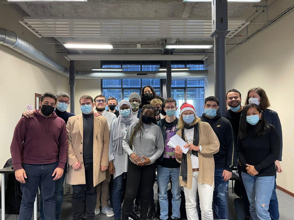 🎄L’esprit de #Noel plane sur nos #pépites Z ! 🎁 

Merci à notre #partenaire <a href="/AUCHAN_France/">Auchan</a> qui nous a permis de gâter la #promo3 en cette période. 

Contribuer à la mise à l’#emploi par le volet #alimentaire, c’est aider ces jeunes à rester focus sur leur projet d’avenir !