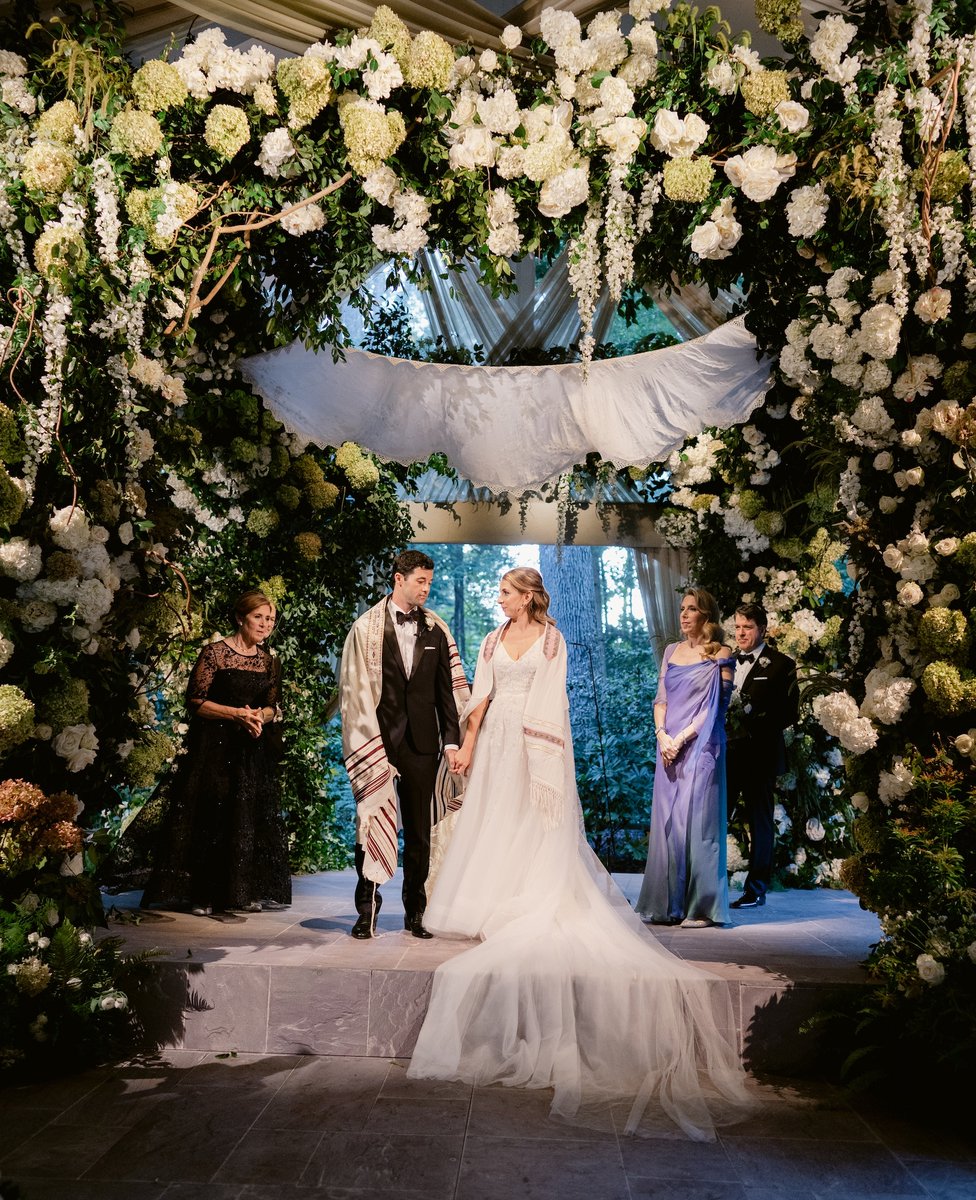 ApotheosisEvent's tweet photo. Every love story begins with a leap of faith. 
You don’t mess with tradition. 

___

Kimberly and Josh, September 2021 https://t.co/mz2LjwxQGC