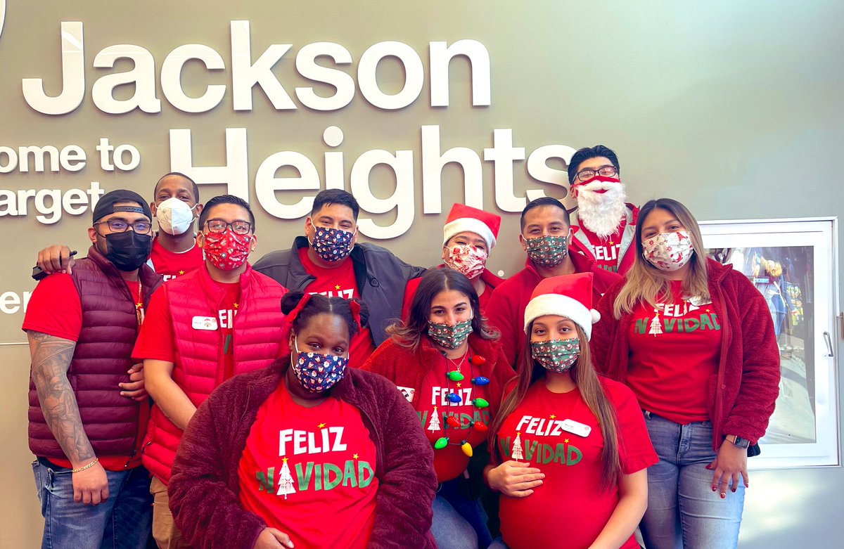 MannyTGT28's tweet photo. #FelizNavidad🎄from the entire T3280 #JacksonHeights #TargetTeam !!! Wishing everyone a safe and happy 2021 holiday season🎅🦃🎄!! @NicoleTonnessen https://t.co/FqWg0mpgkW